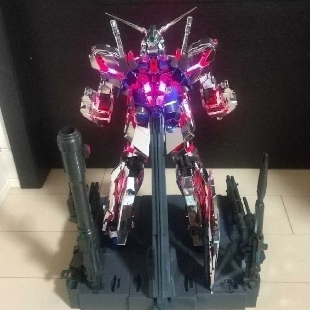 BANDAI(バンダイ)の1/60 pg ユニコーン ガンダム メッキ led ガンプラ プラモデル エンタメ/ホビーのおもちゃ/ぬいぐるみ(模型/プラモデル)の商品写真