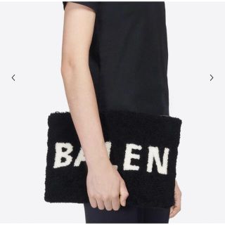 バレンシアガ(Balenciaga)のバレンシアガbalenciaga ロゴムートンクラッチバック　レザー(セカンドバッグ/クラッチバッグ)