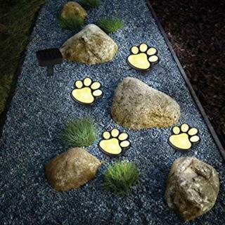 LEDソーラー ガーデンライト 屋外 防水 庭の装飾 犬猫動物 足跡 (日用品/生活雑貨)