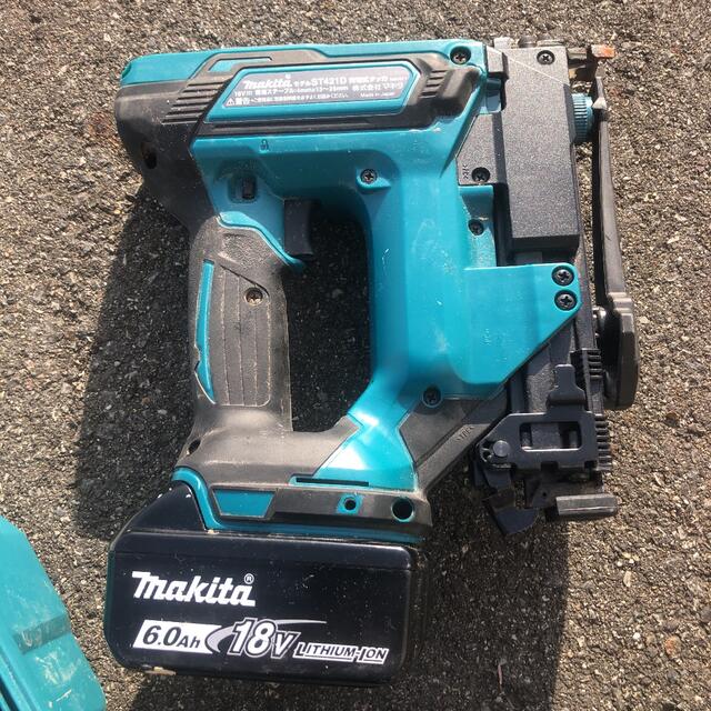 マキタ makita 充電式タッカ ST421D 18v バッテリー ステープル 宅込