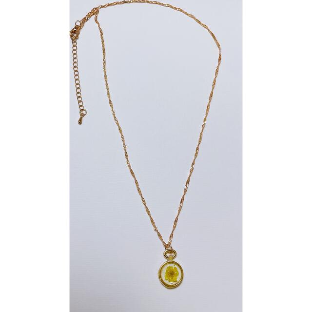 黄小花のネックレス ハンドメイドのアクセサリー(ネックレス)の商品写真