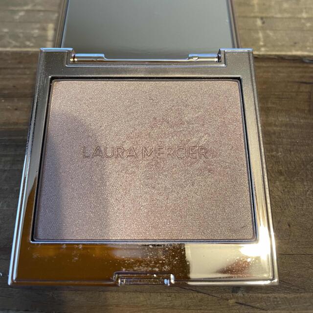 laura mercier(ローラメルシエ)のローラメルシエ　ローズグローイルミネーター コスメ/美容のベースメイク/化粧品(フェイスカラー)の商品写真