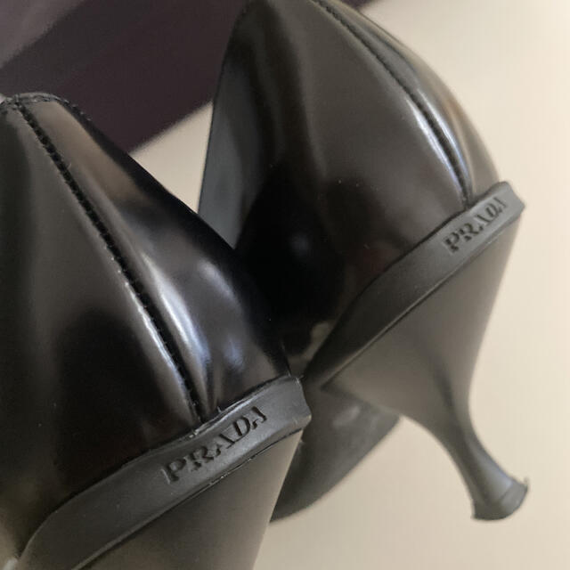 PRADA(プラダ)の1度だけ着用 PRADA プラダ エナメル パンプス 約25㎝（38.5） レディースの靴/シューズ(ハイヒール/パンプス)の商品写真