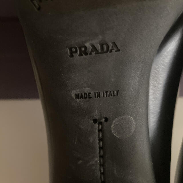 PRADA(プラダ)の1度だけ着用 PRADA プラダ エナメル パンプス 約25㎝（38.5） レディースの靴/シューズ(ハイヒール/パンプス)の商品写真