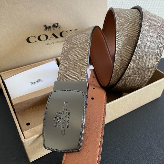 COACH(コーチ)の新品正規品COACHシグネチャーフリーサイズリバーシブルベルトギフト箱付き メンズのファッション小物(ベルト)の商品写真