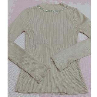 ミッシュマッシュ(MISCH MASCH)のミッシュマッシュ★ビジュー付きベージュピンクの薄手ニットセーター(ニット/セーター)