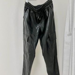 ザラ(ZARA)のZARA ザラ　レザーパンツ　完売品‼️(ワークパンツ/カーゴパンツ)