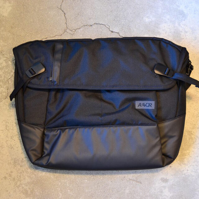 1LDK SELECT(ワンエルディーケーセレクト)のAEVOR MESSENGER BAG メッセンジャーバッグ 1LDK購入 メンズのバッグ(メッセンジャーバッグ)の商品写真