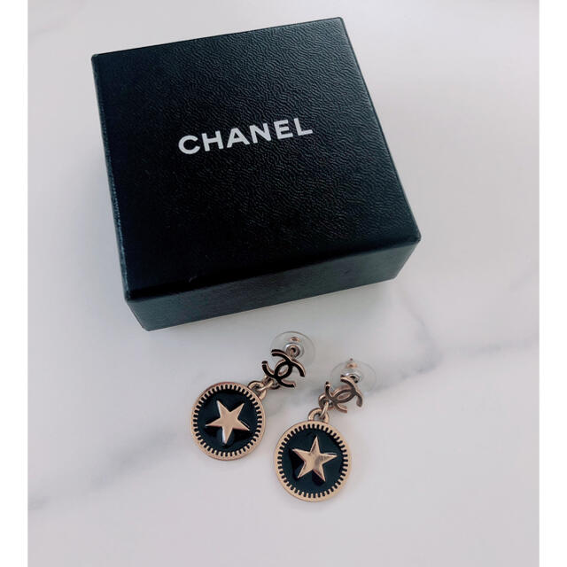 CHANEL(シャネル)の正規品■新品同様■CHANEL■シャネル ピアス　ゴールド レディースのアクセサリー(ピアス)の商品写真