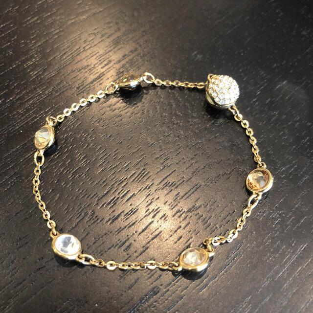 SWAROVSKI(スワロフスキー)のスワロフスキー　ブレスレット　リミックスシリーズ　ゴールド レディースのアクセサリー(ブレスレット/バングル)の商品写真