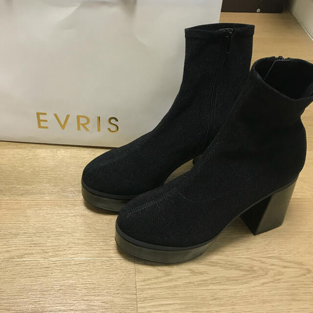 EVRIS(エヴリス)のエヴリス  チャンキーヒール　ブーツ レディースの靴/シューズ(ブーツ)の商品写真