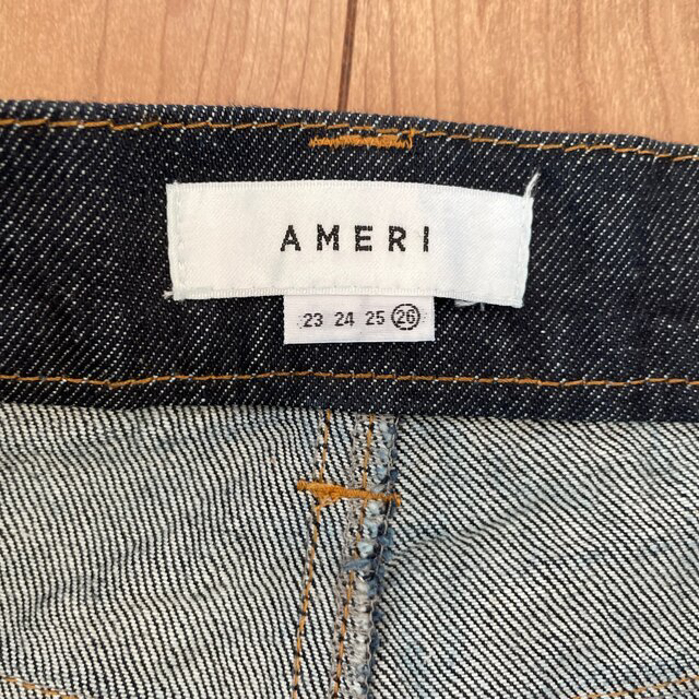 Ameri VINTAGE(アメリヴィンテージ)のアメリヴィンテージ　CENTER PRESS STRAIGHT DENIM 26 レディースのパンツ(デニム/ジーンズ)の商品写真