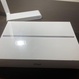 アイパッド(iPad)のアキさん用MW772J/A iPad 第7世代 スペースグレイ　新品(タブレット)