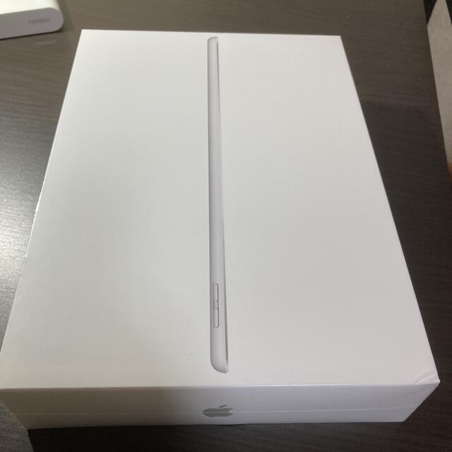 iPad(アイパッド)のiPad 第8世代 Wi-Fi 128GB MYLE2J/A [シルバー] スマホ/家電/カメラのPC/タブレット(タブレット)の商品写真