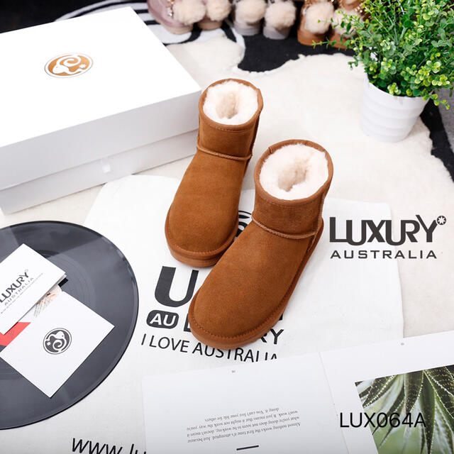 【新品未使用】LUXURY Australia アグ クラシックブーツ レディースの靴/シューズ(ブーツ)の商品写真