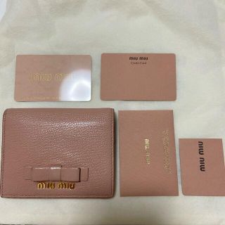 ミュウミュウ(miumiu)のmiumiu ミニ財布　二つ折り　リボン(折り財布)