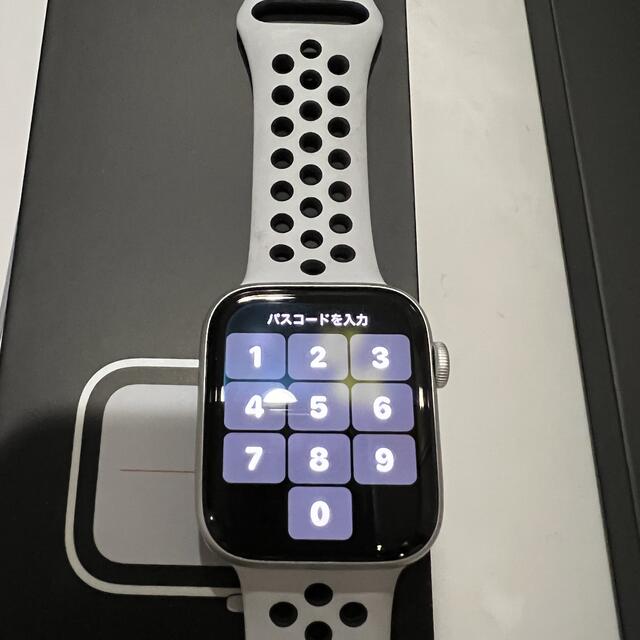 Apple Watch(アップルウォッチ)の◆Apple WatchNIKE SE GPS シルバー44mm ナイキ スマホ/家電/カメラのスマートフォン/携帯電話(その他)の商品写真