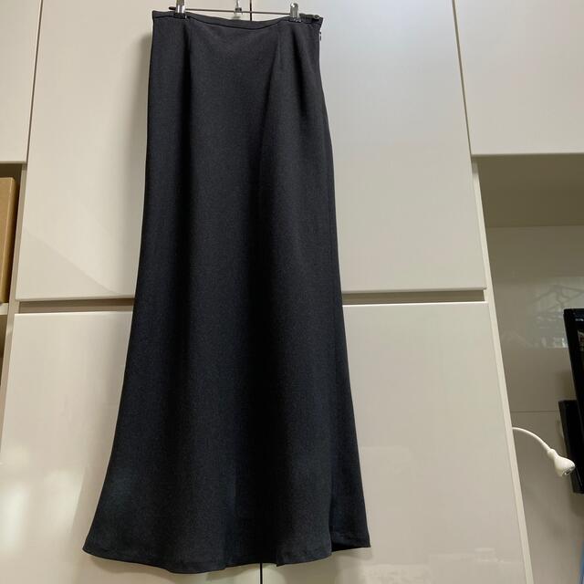 チャコールグレーのマキシ丈のロングスカート レディースのスカート(ロングスカート)の商品写真