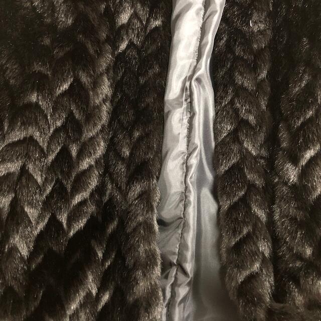 新品　ファーコート　ブラック　アウター　ファー　フェイクファー　柄　襟つき　 レディースのジャケット/アウター(ロングコート)の商品写真
