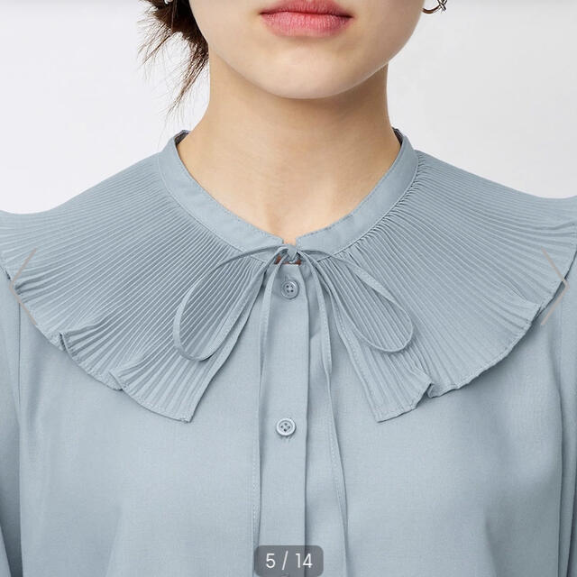 GU(ジーユー)のGU✨襟えりプリーツブラウスシャツ　黒　XL  レディースのトップス(シャツ/ブラウス(長袖/七分))の商品写真