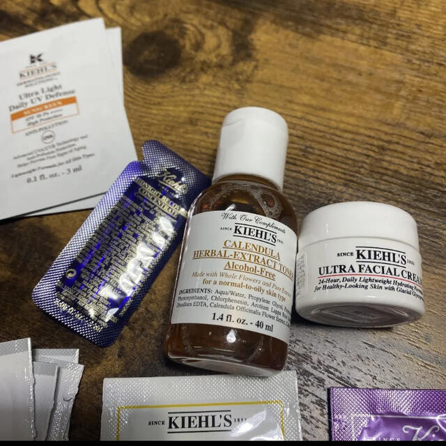 Kiehl's(キールズ)のキールズのサンプル１８点セット コスメ/美容のキット/セット(サンプル/トライアルキット)の商品写真