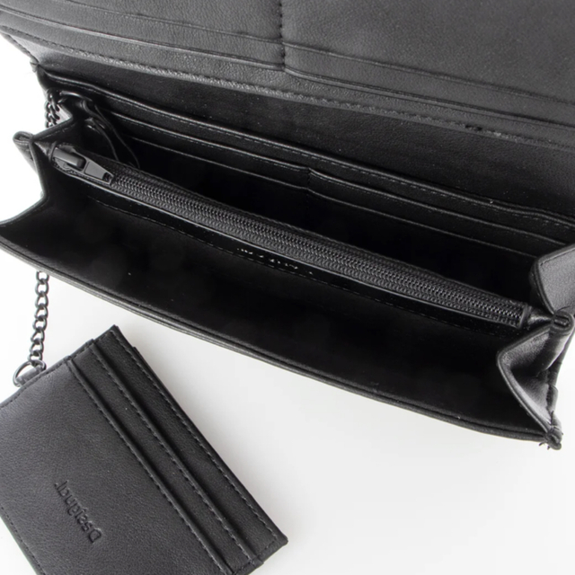 新品✨タグ付き♪定価10,900円　デシグアル　刺繍が美しいお財布 レディースのファッション小物(財布)の商品写真