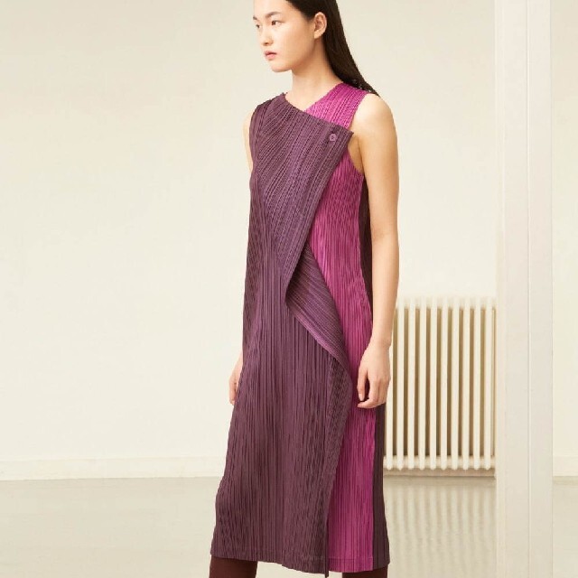 PLEATS PLEASE ISSEY MIYAKE(プリーツプリーズイッセイミヤケ)のpleats please 19aw ノースリーブ　ワンピース　プリーツプリーズ レディースのワンピース(ひざ丈ワンピース)の商品写真