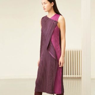 プリーツプリーズイッセイミヤケ(PLEATS PLEASE ISSEY MIYAKE)のpleats please 19aw ノースリーブ　ワンピース　プリーツプリーズ(ひざ丈ワンピース)