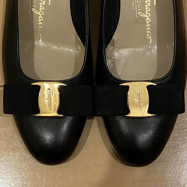 Salvatore Ferragamo(サルヴァトーレフェラガモ)のフェラガモ パンプス 黒 レディースの靴/シューズ(ハイヒール/パンプス)の商品写真