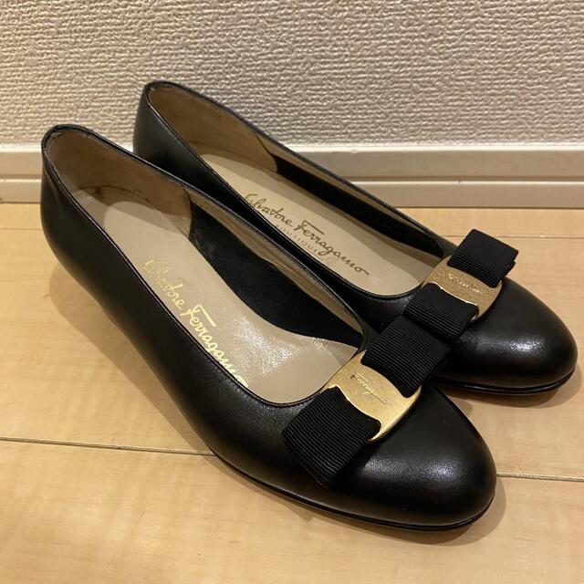 Salvatore Ferragamo(サルヴァトーレフェラガモ)のフェラガモ パンプス 黒 レディースの靴/シューズ(ハイヒール/パンプス)の商品写真