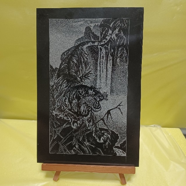 黒御影石 　　　彫刻 の虎 エンタメ/ホビーの美術品/アンティーク(彫刻/オブジェ)の商品写真
