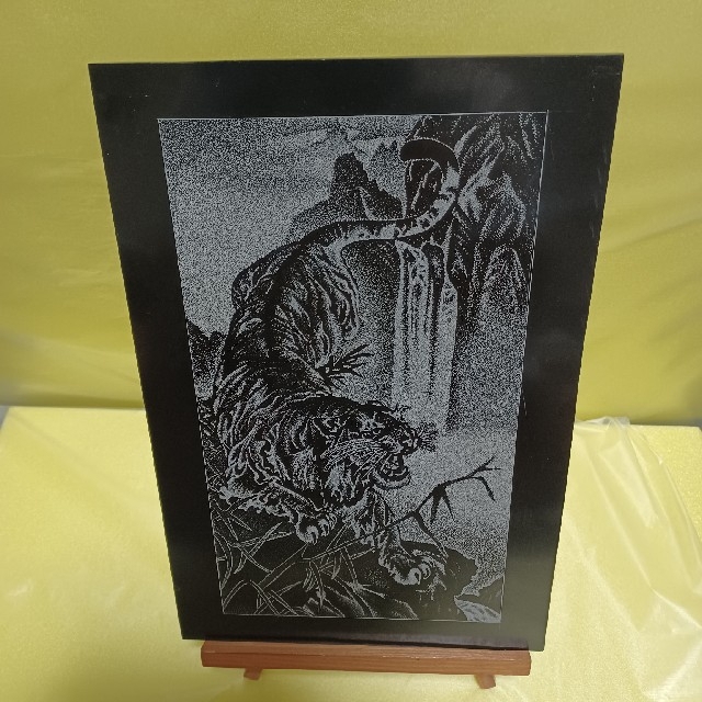 黒御影石 　　　彫刻 の虎 エンタメ/ホビーの美術品/アンティーク(彫刻/オブジェ)の商品写真