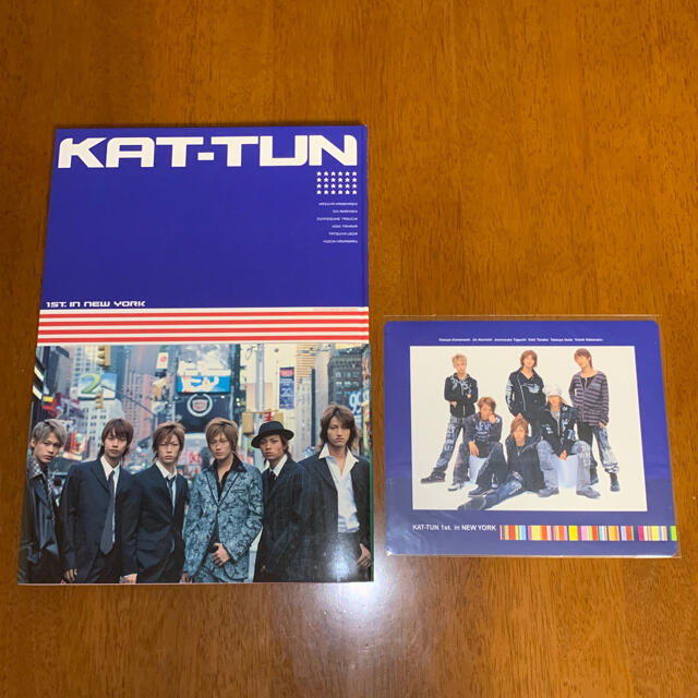 KAT-TUN(カトゥーン)のKAT-TUN 写真集・ツアーパンフレット 2冊セット エンタメ/ホビーのタレントグッズ(アイドルグッズ)の商品写真