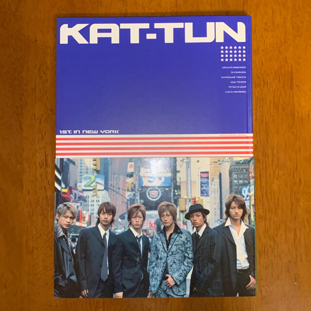 KAT-TUN(カトゥーン)のKAT-TUN 写真集・ツアーパンフレット 2冊セット エンタメ/ホビーのタレントグッズ(アイドルグッズ)の商品写真