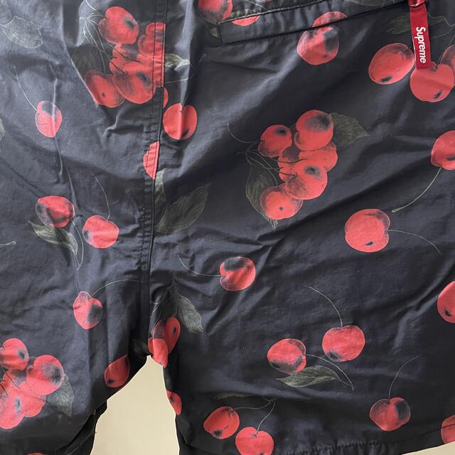 Supreme(シュプリーム)の19SS Supreme Cherry Nylon Water Short メンズのパンツ(ショートパンツ)の商品写真