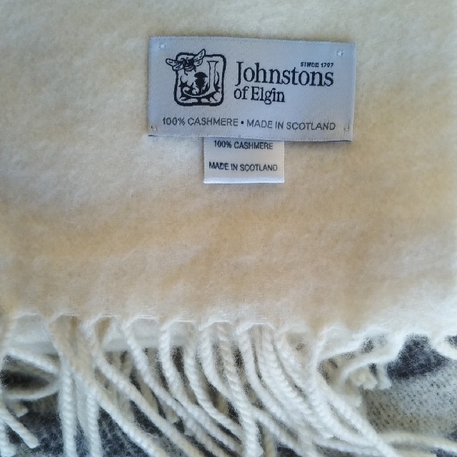 Johnstons(ジョンストンズ)のジョンストンズ　大判ストール　ホワイト　カシミヤ レディースのファッション小物(ストール/パシュミナ)の商品写真