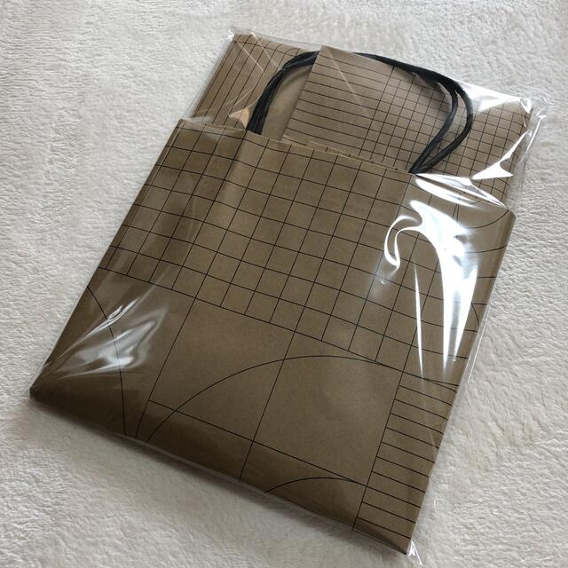 NIKE(ナイキ)の特大サイズ 紙袋　ナイキ ショッパー 袋 梱包資材　ナイキ紙袋　プレゼント包装 レディースのバッグ(ショップ袋)の商品写真