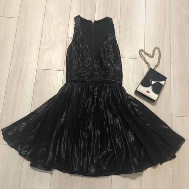 Alice + Olivia ★BLACKビロード素材ワンピース