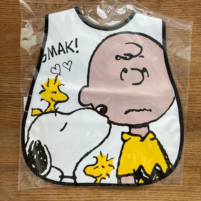 SNOOPY(スヌーピー)の【新品】スヌーピー　お食事エプロン　スタイ　２枚組 キッズ/ベビー/マタニティの授乳/お食事用品(お食事エプロン)の商品写真