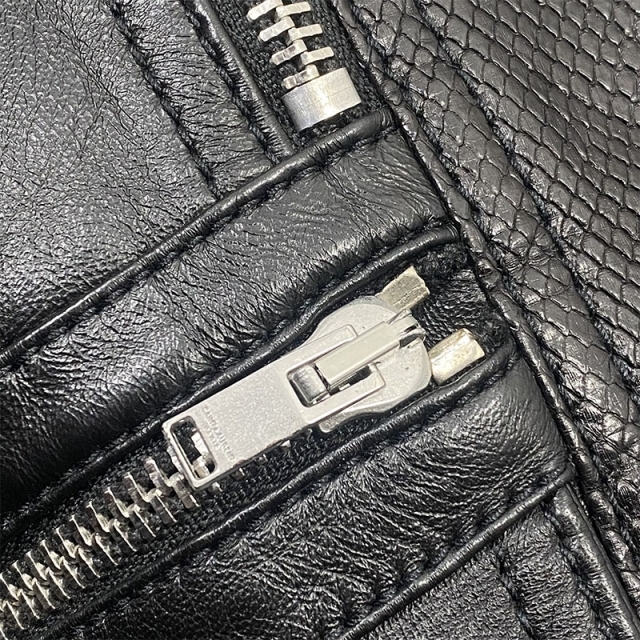 Saint Laurent(サンローラン)のサンローラン SAINT LAURENT パイソン切替 ジップアップレ【中古】 メンズのジャケット/アウター(ライダースジャケット)の商品写真