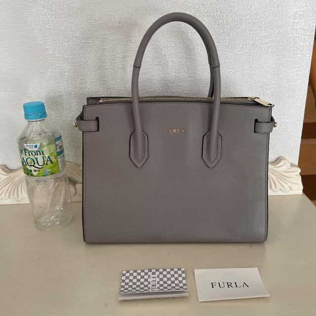 FURLA  高級レザーバッグ　グレー