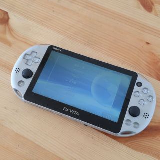 プレイステーションヴィータ(PlayStation Vita)のPlayStationVita　シルバー　PS　ビータ(携帯用ゲーム機本体)