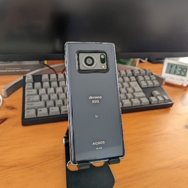 中古】docomo AQUOS R6 SH-51B simロック解除済 独特の上品 38250円 ...