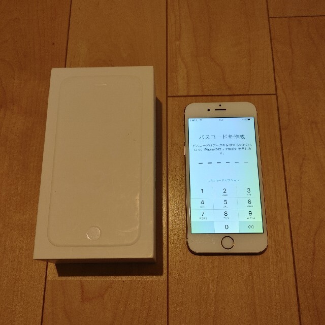 Apple(アップル)のiPhone 6 Gold 64GB docomo 箱付き スマホ/家電/カメラのスマートフォン/携帯電話(スマートフォン本体)の商品写真