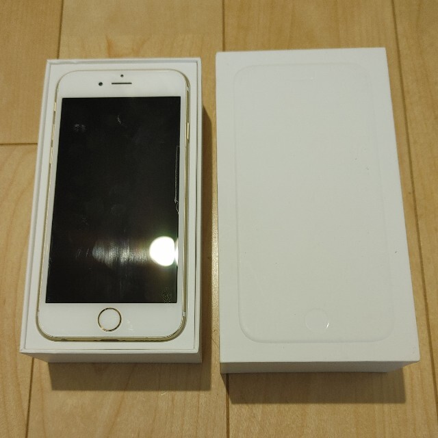 Apple(アップル)のiPhone 6 Gold 64GB docomo 箱付き スマホ/家電/カメラのスマートフォン/携帯電話(スマートフォン本体)の商品写真