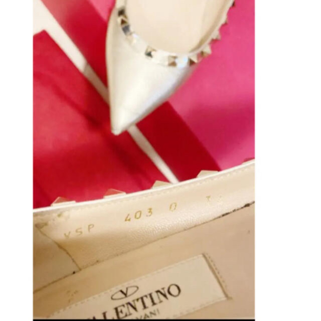 valentino garavani(ヴァレンティノガラヴァーニ)のVALENTINO⭐️ヴァレンティノ⭐️スタッズローヒールパンプス⭐️ レディースの靴/シューズ(ハイヒール/パンプス)の商品写真