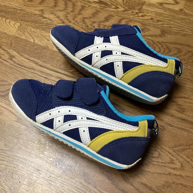 asics(アシックス)のアシックススニーカー 15.5cm  ネイビー キッズ/ベビー/マタニティのキッズ靴/シューズ(15cm~)(スニーカー)の商品写真