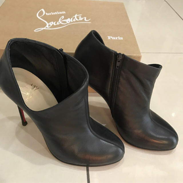 Christian Louboutin(クリスチャンルブタン)のクリスチャン ルブタン 高級 ブーツ  ブーティー 37.5 23.5〜24cm レディースの靴/シューズ(ブーツ)の商品写真