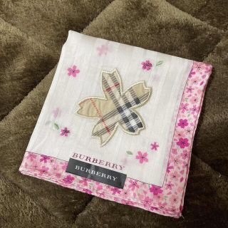 バーバリー(BURBERRY)の⭐️再値下げ⭐️新品⭐️バーバリー　ハンカチ　さくら柄(ハンカチ)