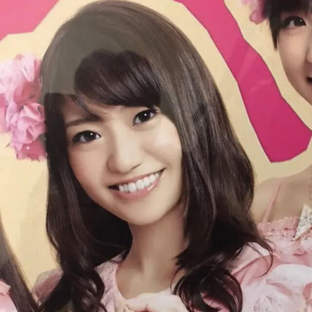 AKB48(エーケービーフォーティーエイト)のハイチオール販売促進ポスター　B2サイズ エンタメ/ホビーのアニメグッズ(ポスター)の商品写真